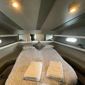 Botel Confortable Yatch, Sant Adria de Besos